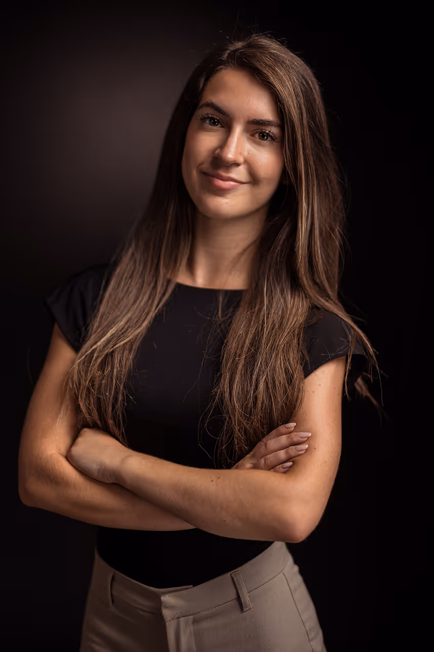 Retrato de Elia, atención al cliente y creativa de contenidos en Starford